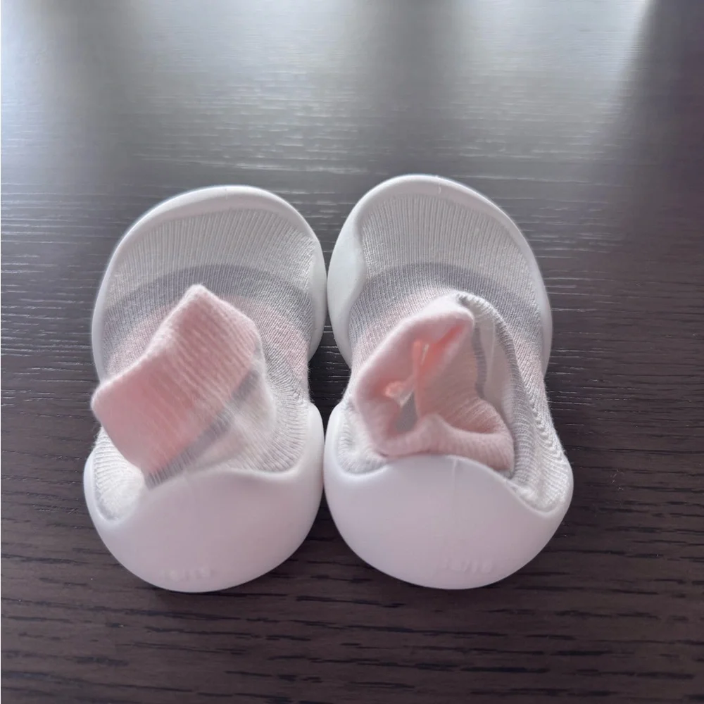 Tiny Explorings Size 6-12 Months Brand New Soft Pink and Gray Kids Sock Shoes